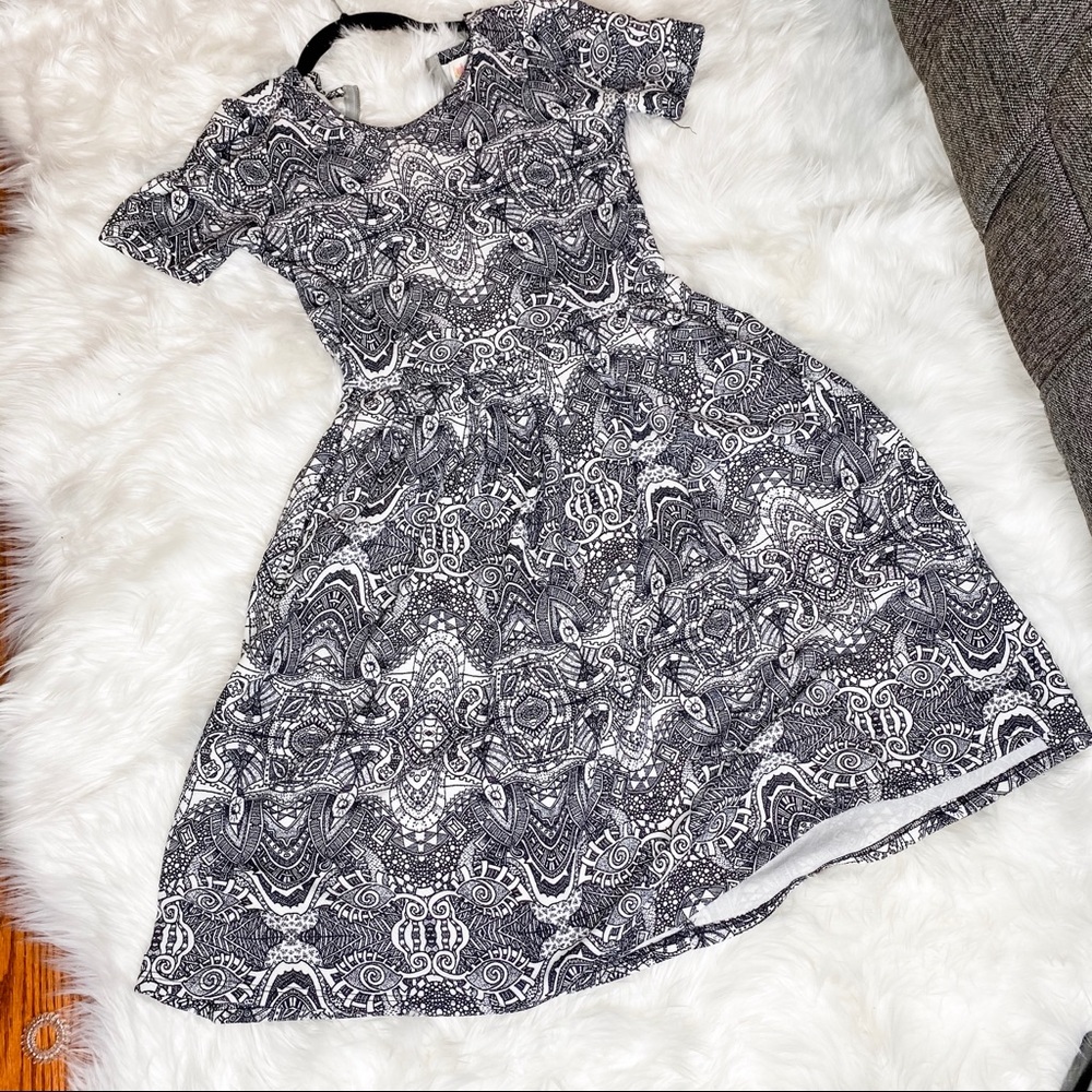Gorgeous LuLaRoe Amelia dress, stretchy fabric!